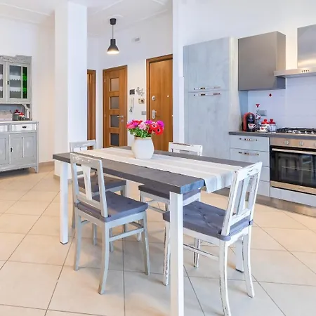 Apartment Con Parcheggio E Wi-fi Gratuito Ac *