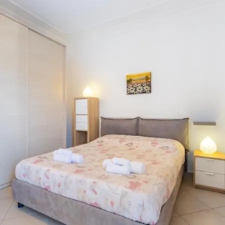 Con Parcheggio E Wi-fi Gratuito Ac Apartment Alba (Piedmont)